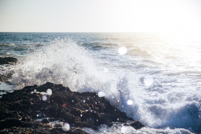 洶湧澎湃的大海海浪風景圖片