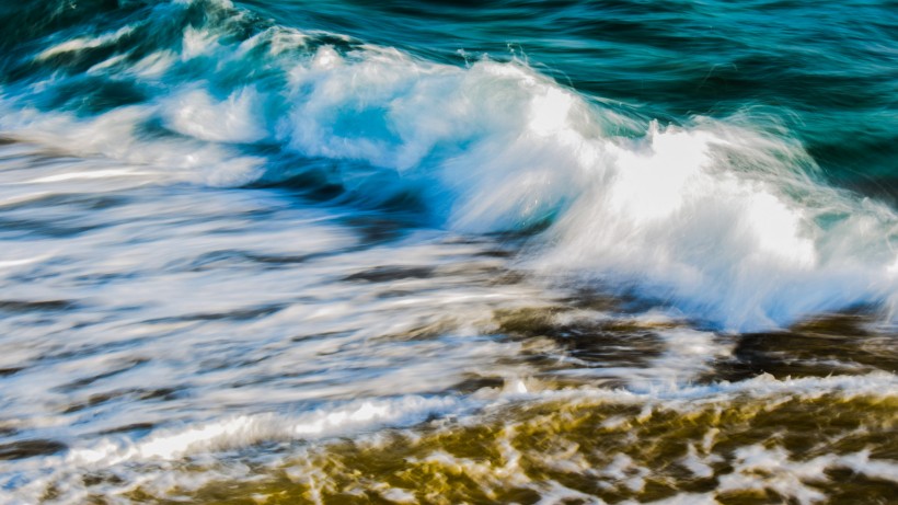 洶湧澎湃的大海海浪風景圖片