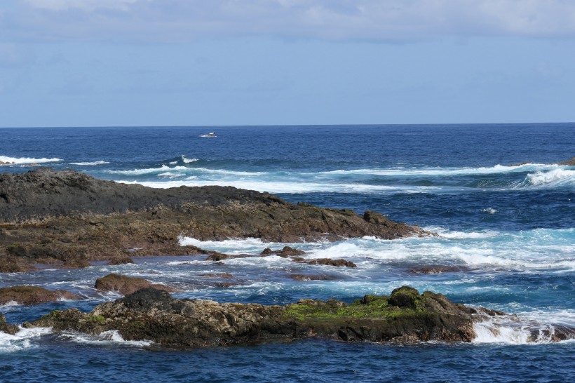 洶湧澎湃的大海海浪風景圖片