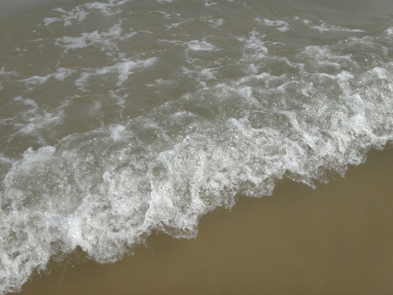 波濤洶湧的大海海浪風景圖片