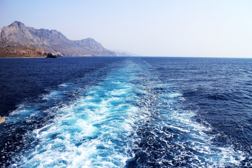 波濤洶湧的大海海浪風景圖片