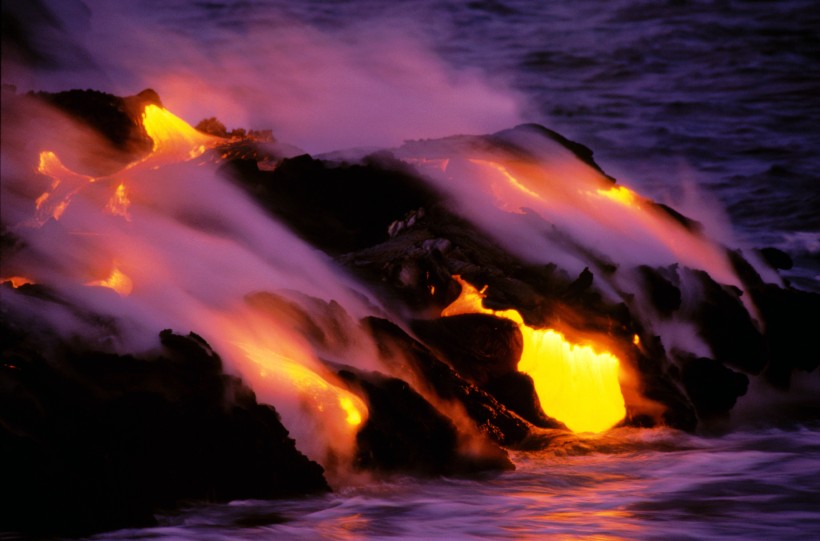 壯觀的火山爆發風景圖片