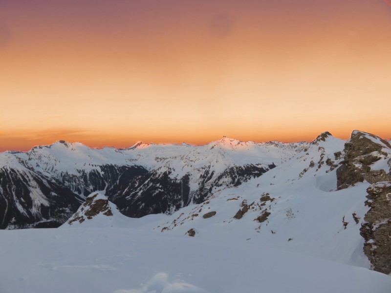 積雪的山峰圖片