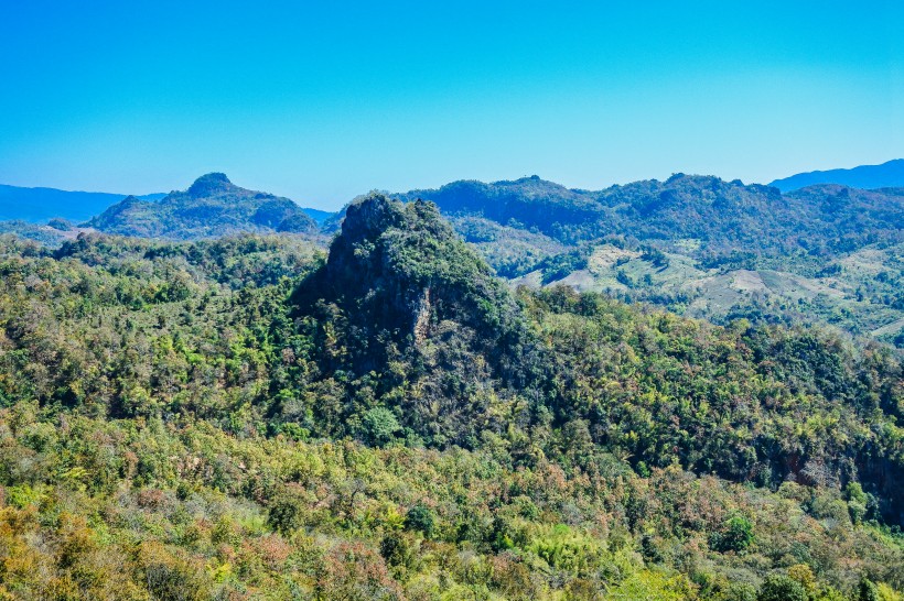 連綿起伏的山川圖片