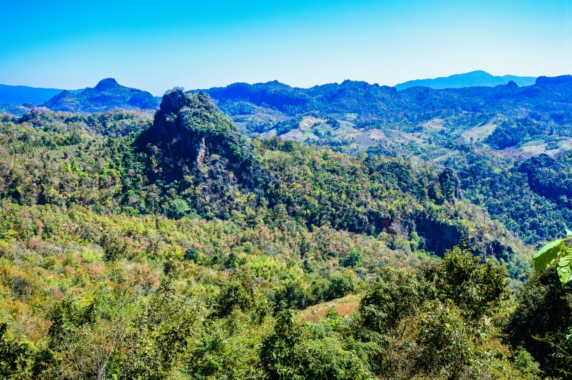 連綿起伏的山川圖片