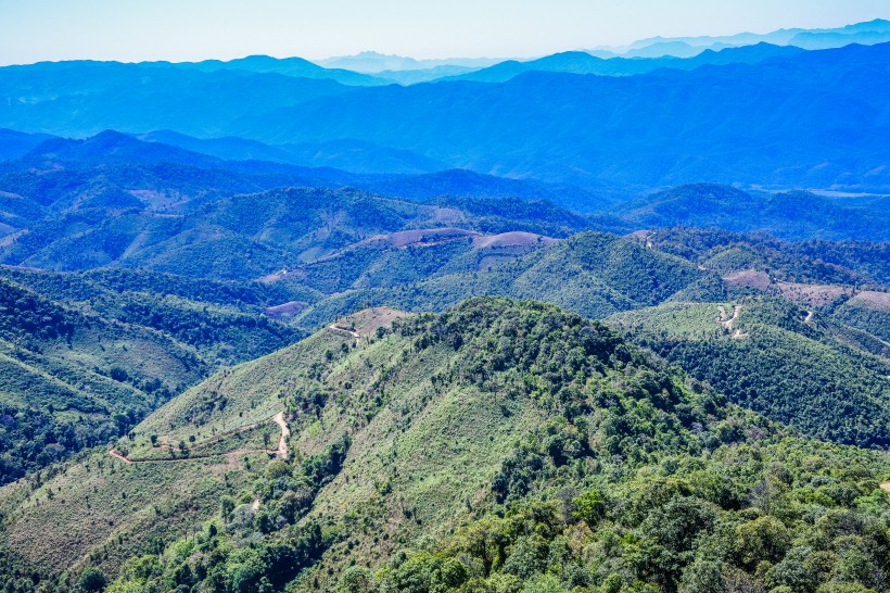 連綿起伏的山川圖片