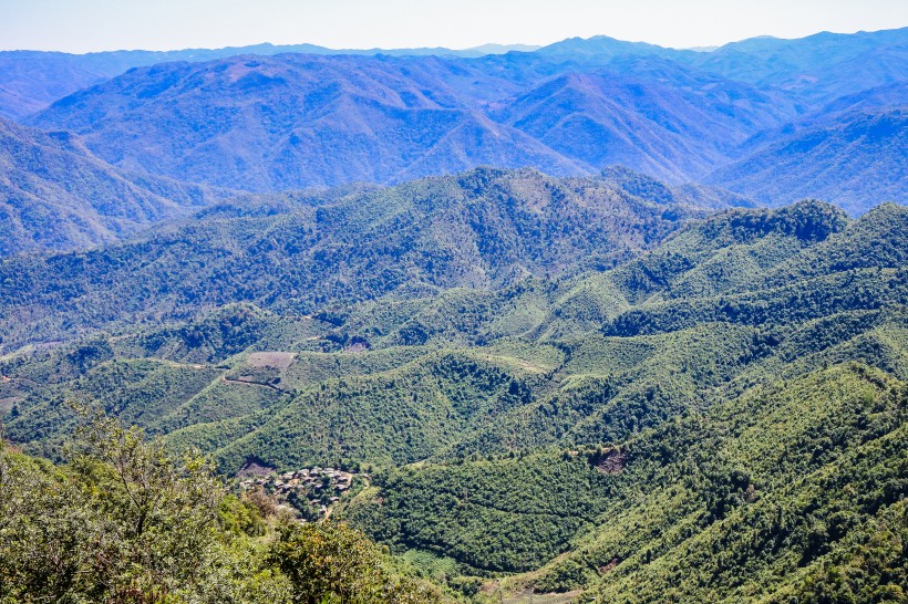 連綿起伏的山川圖片