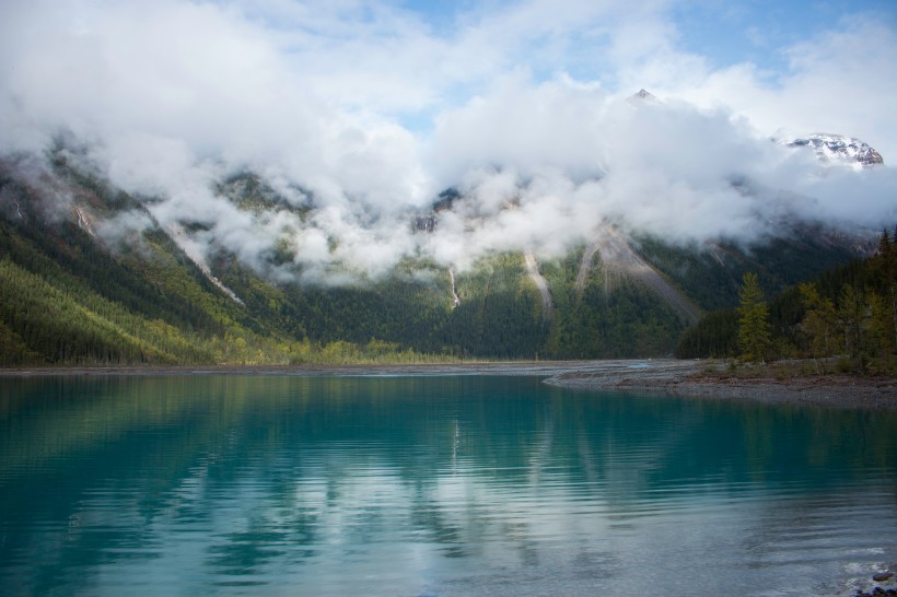 秀美的山川湖泊風景圖片