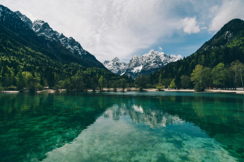 秀美的山川湖泊風景圖片