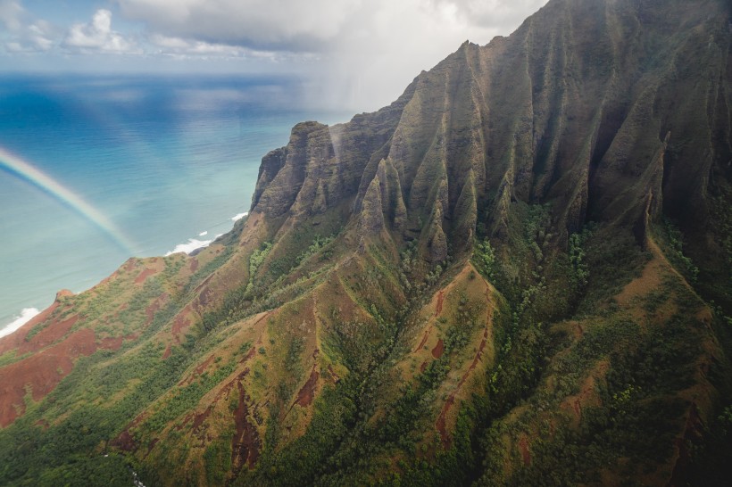 峻峭的山巒