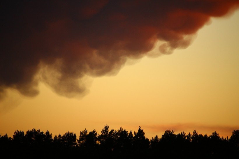 陰天烏雲密布風景圖片