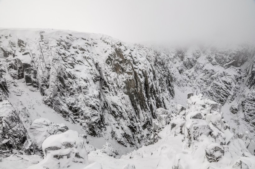 冬季的皚皚白雪風景圖片