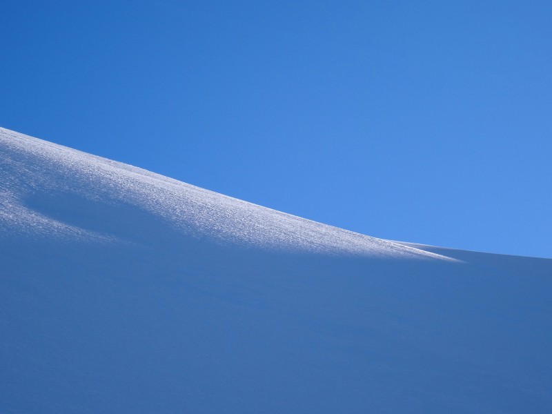 冬季的皚皚白雪風景圖片