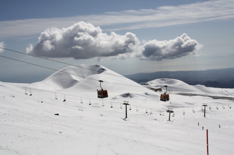 冬季的皚皚白雪風景圖片