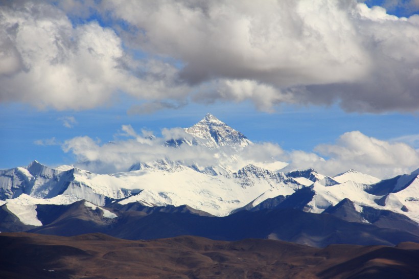 峻峭的雪山景色圖片