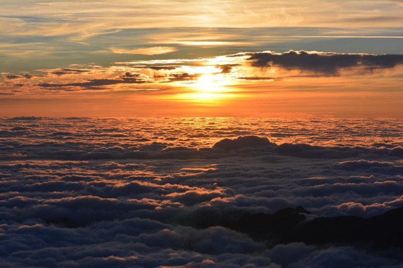 仙氣缭繞的雲海風景圖片