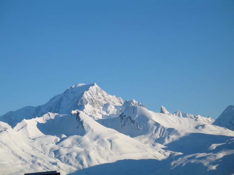 巍峨雄壯的阿爾卑斯雪山圖片