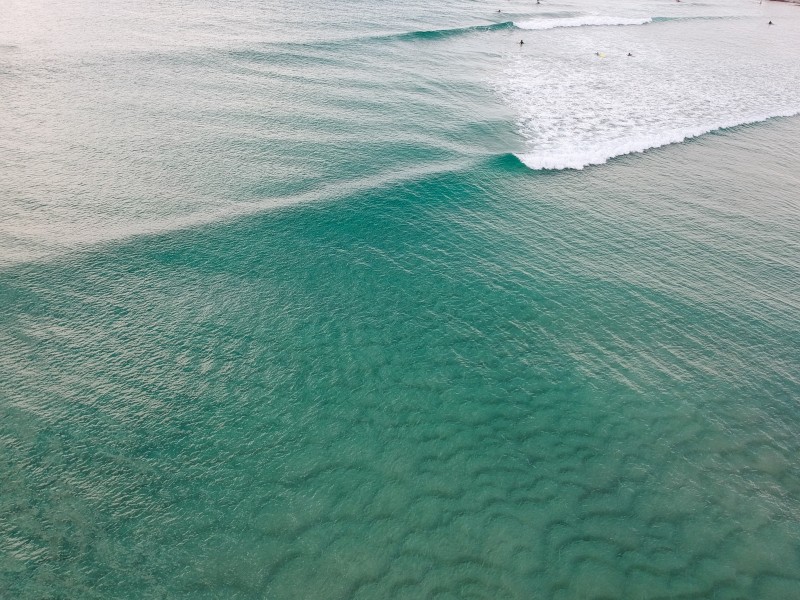 航拍海浪圖片