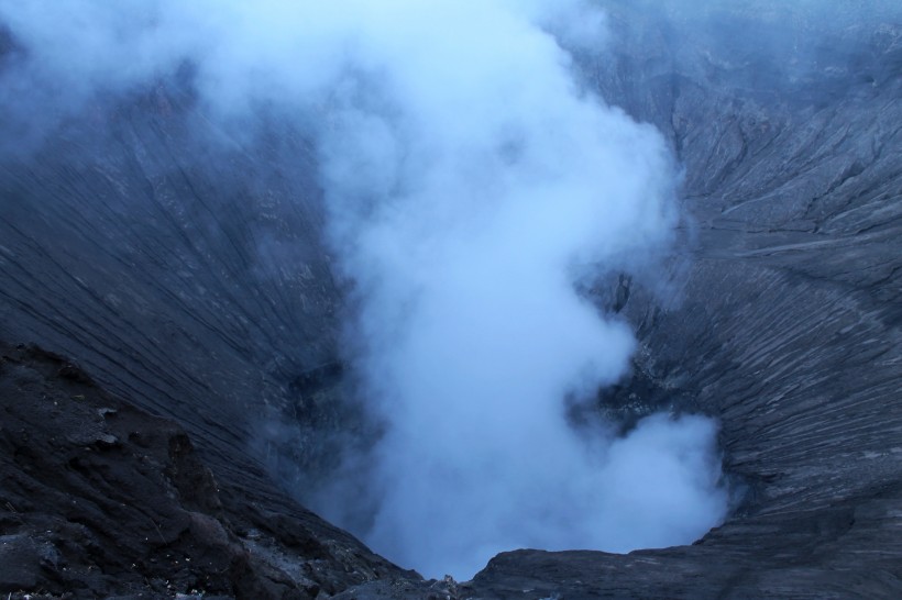 破壞力極強的火山奇特景觀圖片