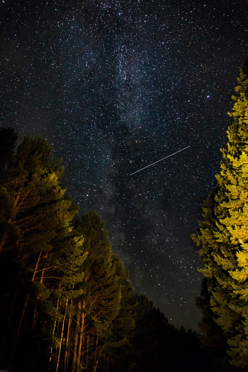 夜空中的流星圖片