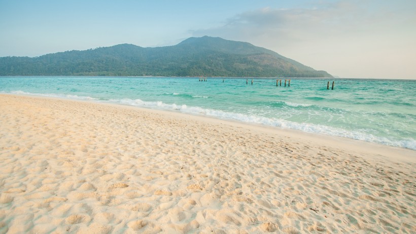 美麗的泰國海灘自然風景圖片