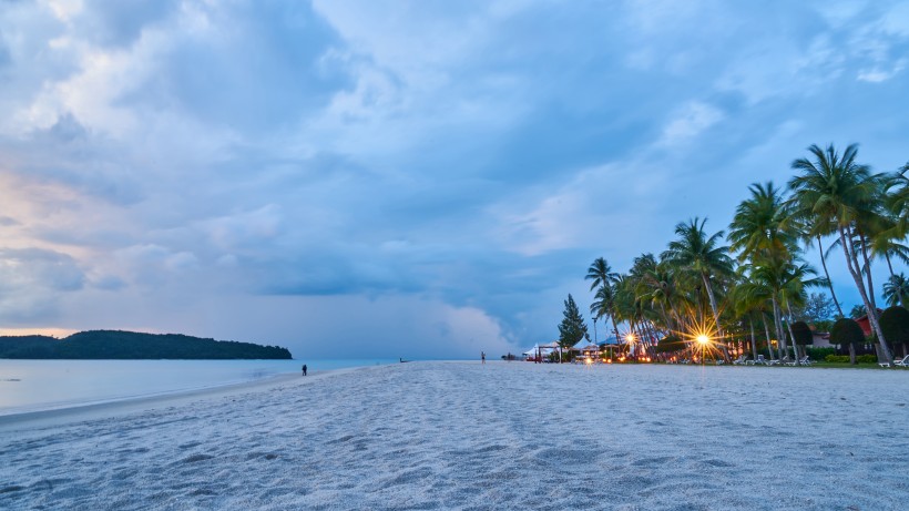 美麗的泰國海灘自然風景圖片