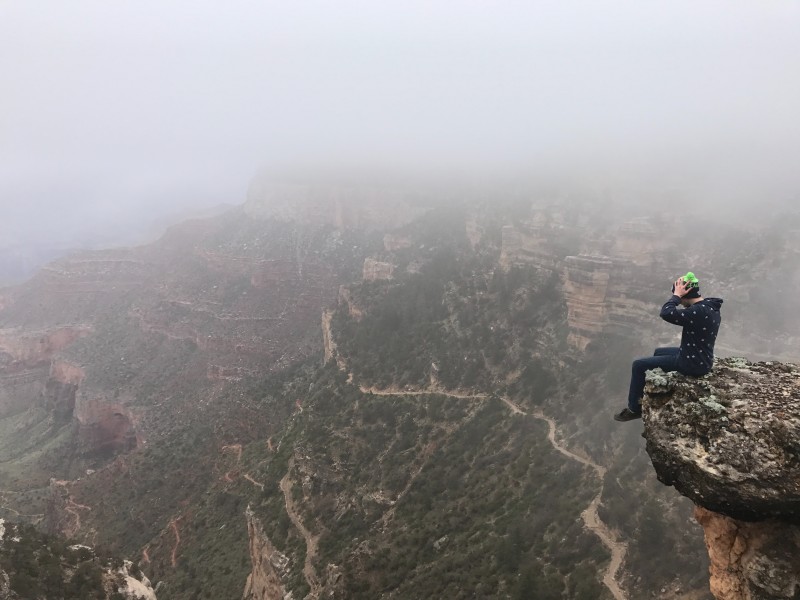 陡峭的懸崖圖片