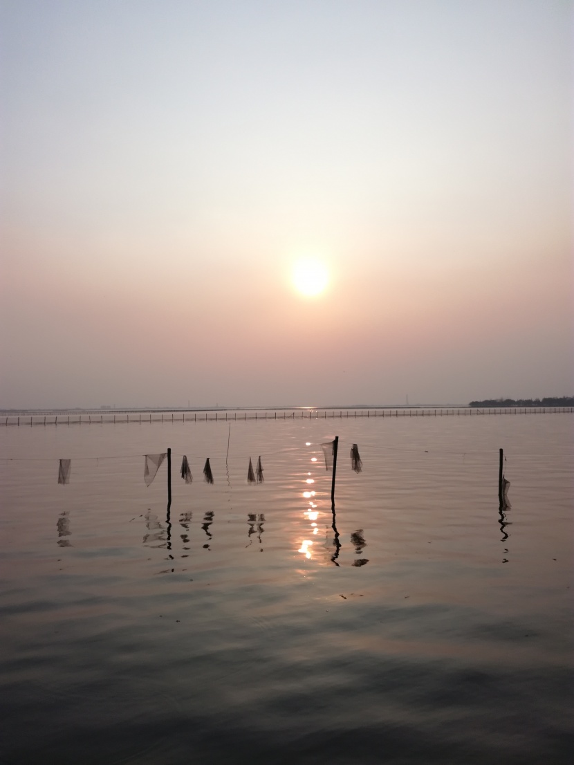 風平浪靜的澱山湖圖片