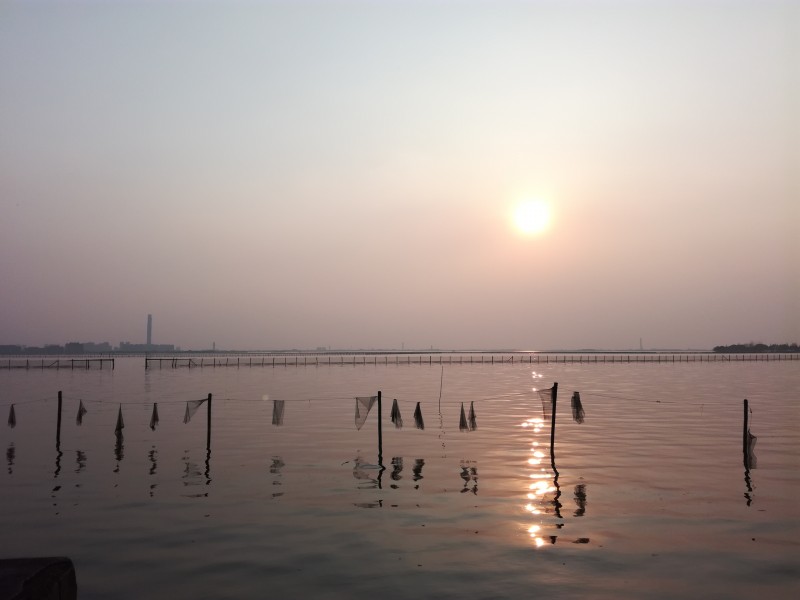 風平浪靜的澱山湖圖片