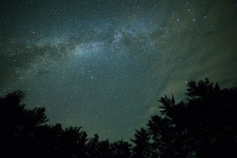 繁星點點的夜空圖片