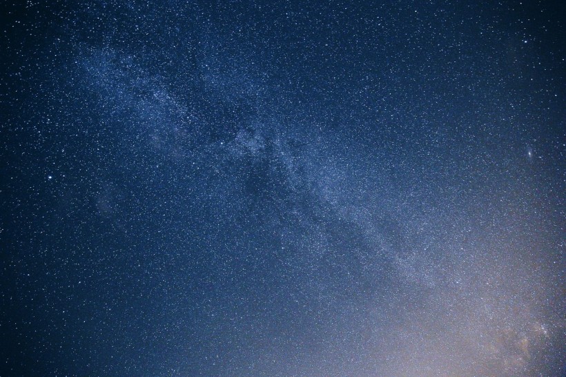 繁星點點的夜空圖片