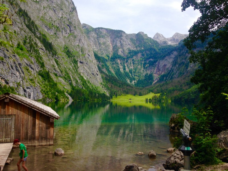 湖邊小屋風景圖片