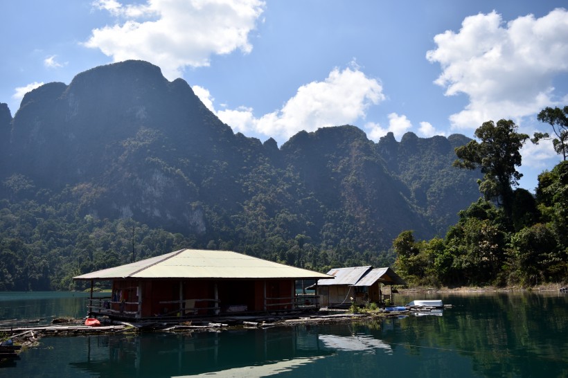 湖邊小屋風景圖片