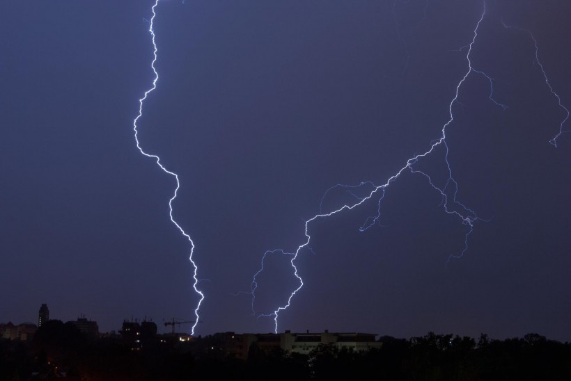 驚天動地的雷電圖片