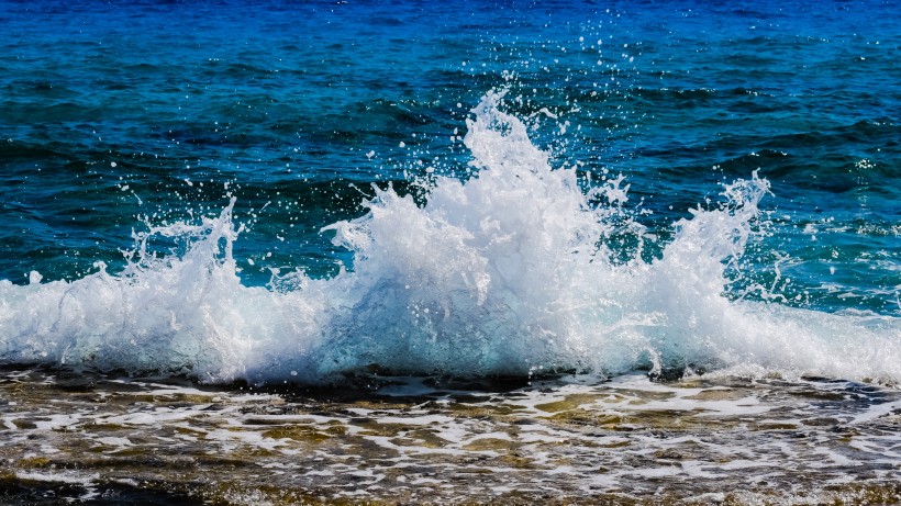 大海中的海浪圖片