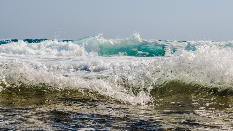 大海中的海浪圖片