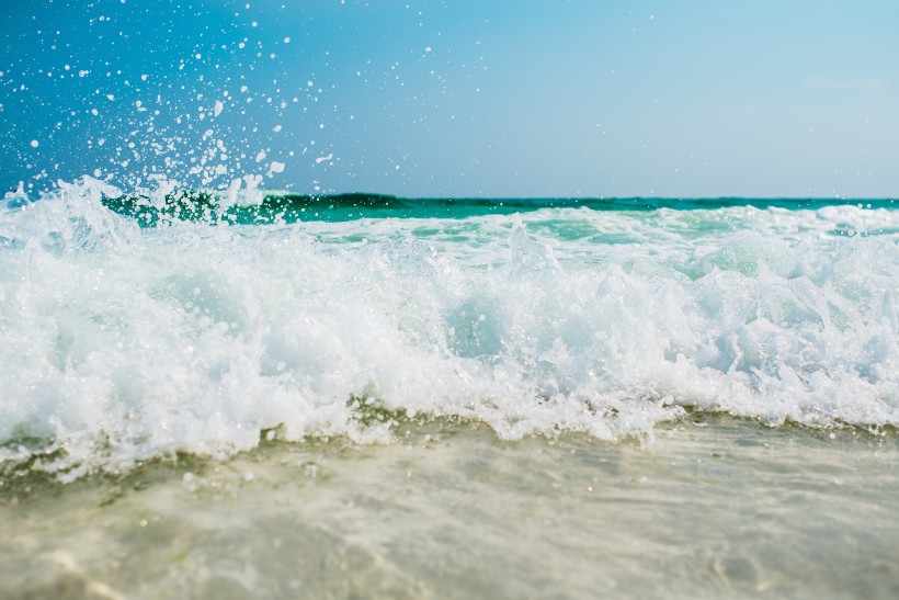 大海中的海浪圖片