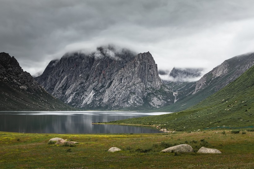 群山峻嶺風景圖片