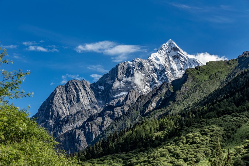 群山峻嶺風景圖片