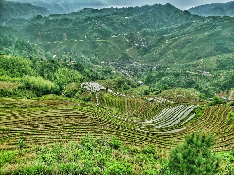 群山峻嶺風景圖片