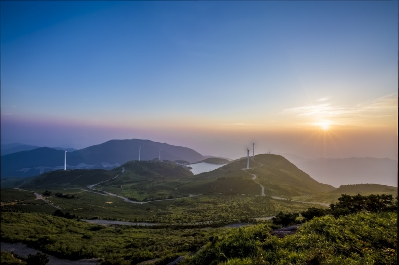 群山峻嶺風景圖片