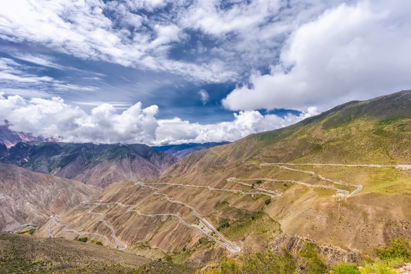 群山峻嶺風景圖片