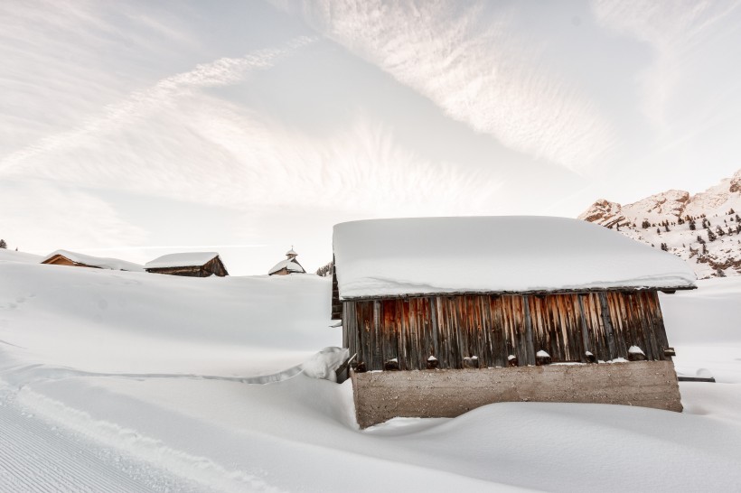 美麗的山區雪景圖片