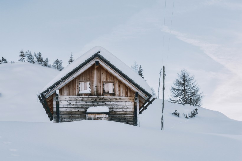 美麗的山區雪景圖片