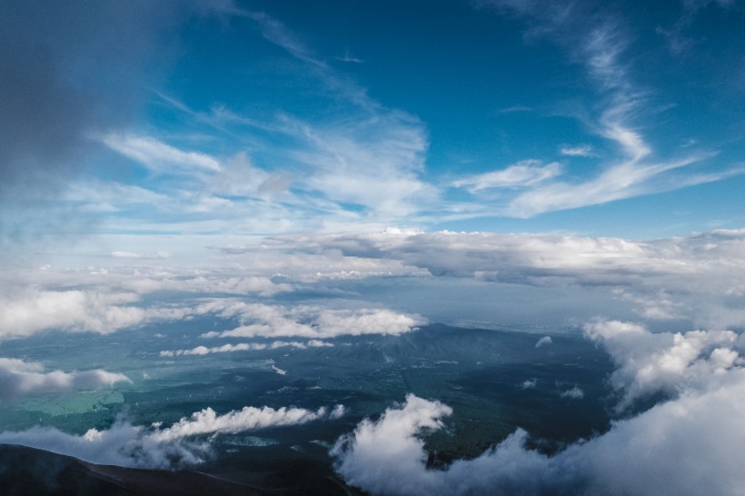 天空中的白雲圖片