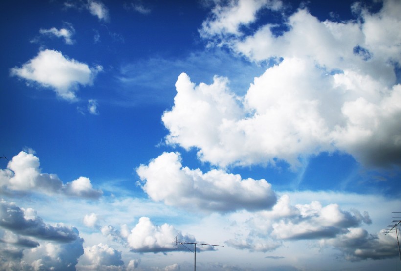 天空中的白雲圖片