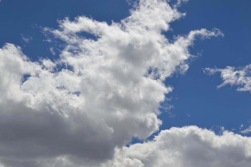 天空中的白雲圖片