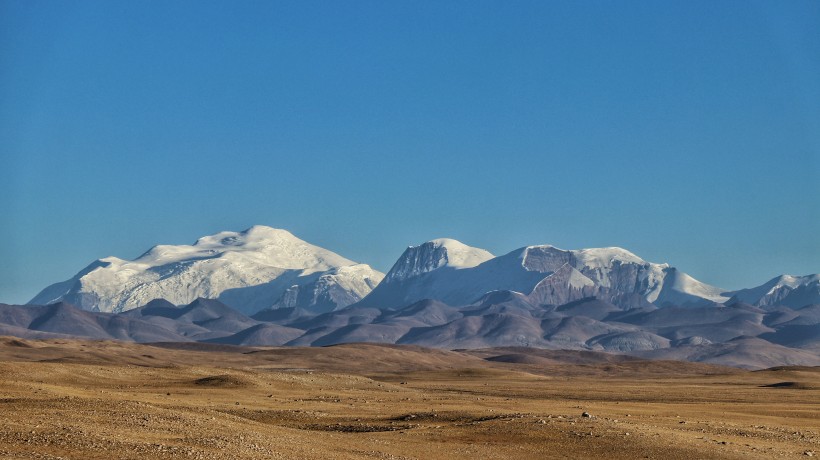 巍峨秀麗的雪山圖片