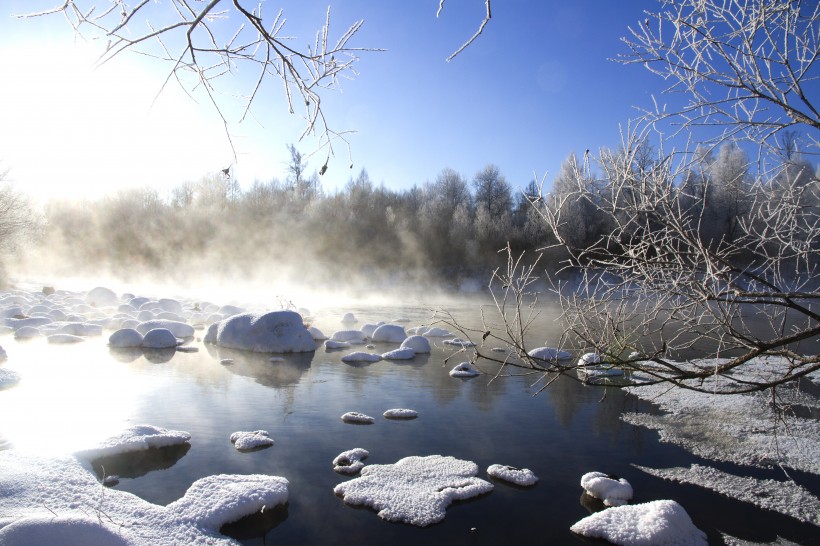 高山冬季冰雪風景圖片