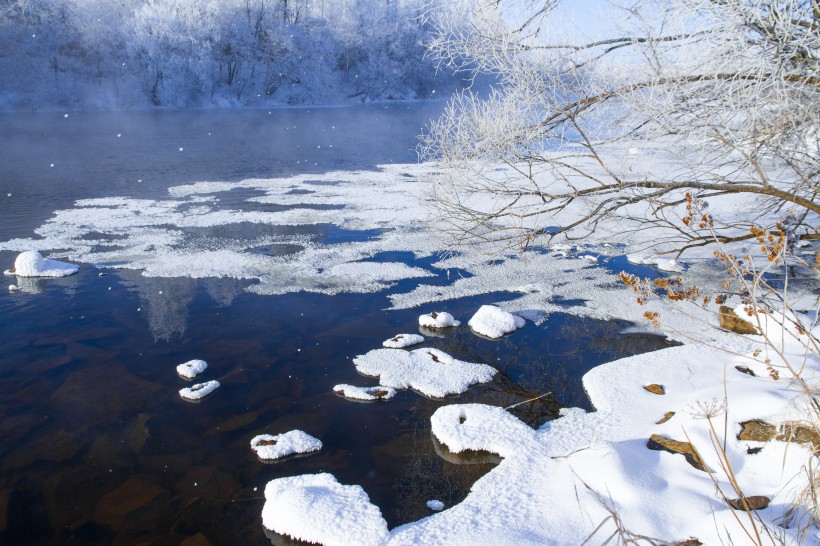 高山冬季冰雪風景圖片